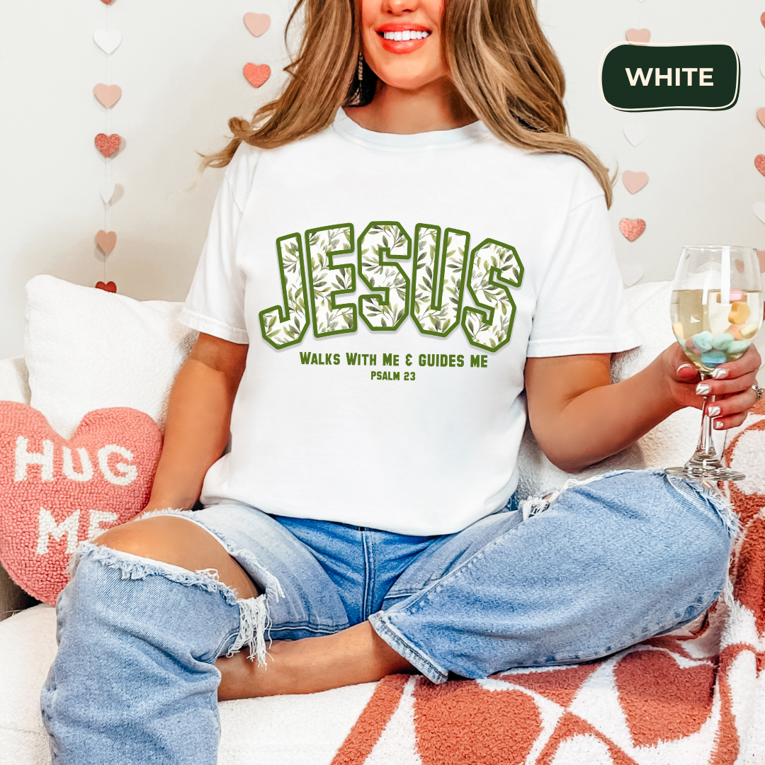 Jesus walks with me T-shirt
